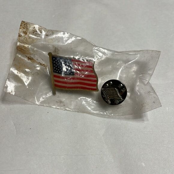 Bundle of USA Stars and Stripes Patriotic Lapel Pins - Picture 5 of 13